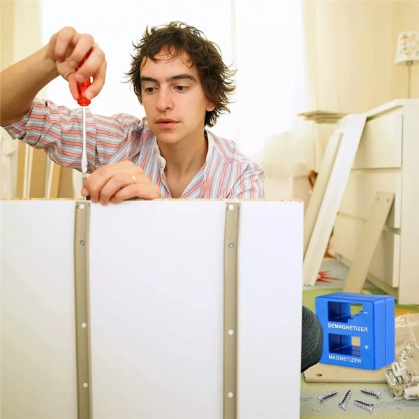 Инструмент за магнетизиране и демагнетизиране на отвертки и инструменти