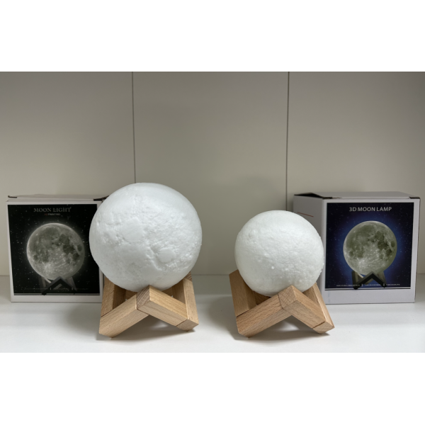 Нощна лампа с формата на луна – диаметър 10 см 