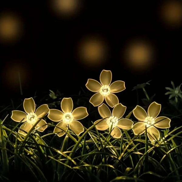 Соларни LED лампички във формат на цветенца