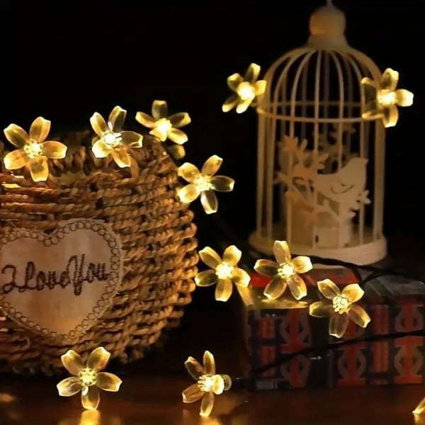 Соларни LED лампички във формат на цветенца