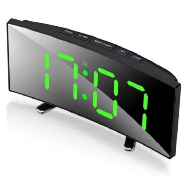 Стилен огледален часовник с големи цифри