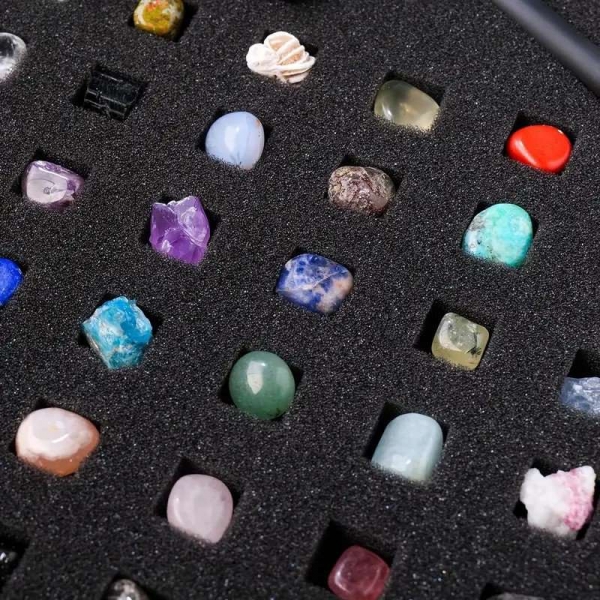 Комплект от 43 минерали и полускъпоценни камъни