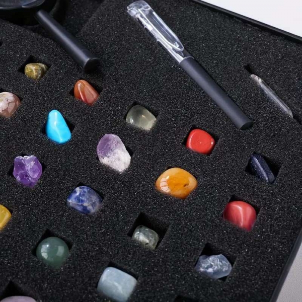 Комплект от 43 минерали и полускъпоценни камъни