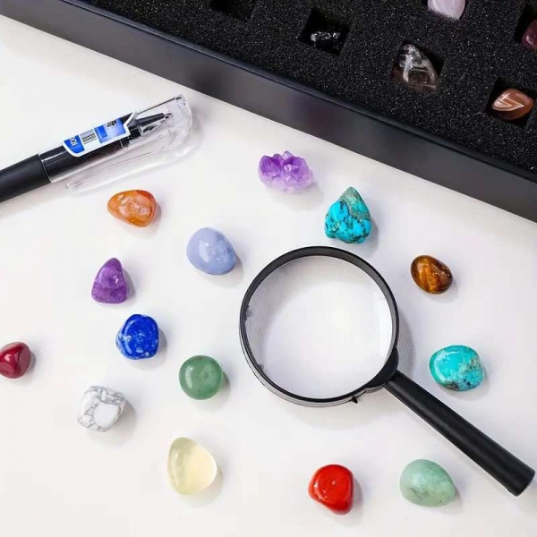 Комплект от 43 минерали и полускъпоценни камъни