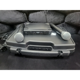 Два безжични микрофона с приемник в куфарче