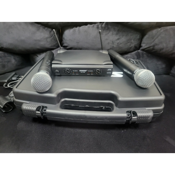 Два безжични микрофона с приемник в куфарче