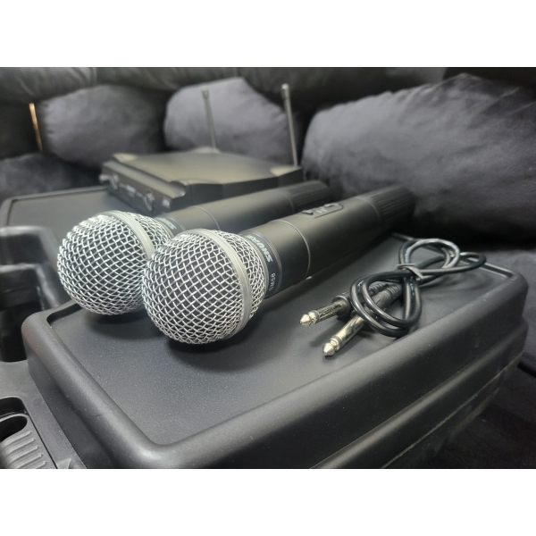 Два безжични микрофона с приемник в куфарче