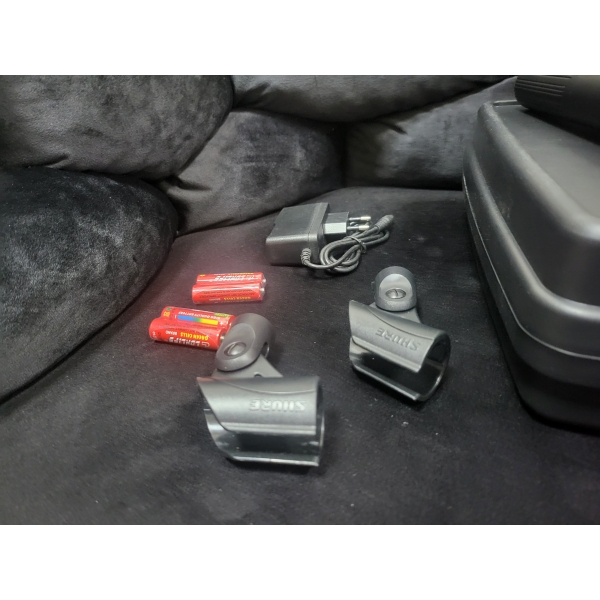 Два безжични микрофона с приемник в куфарче